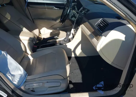 2018 Volkswagen Passat 2.0T Se z USA, uszkodzony, nr VIN 1VWBA7A36JC010844